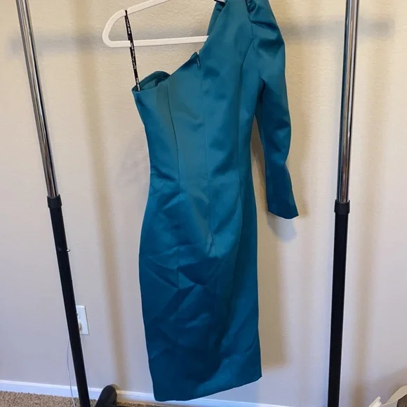 Green One Shoulder Lavish Alice NWOT - Picture 6 of 6